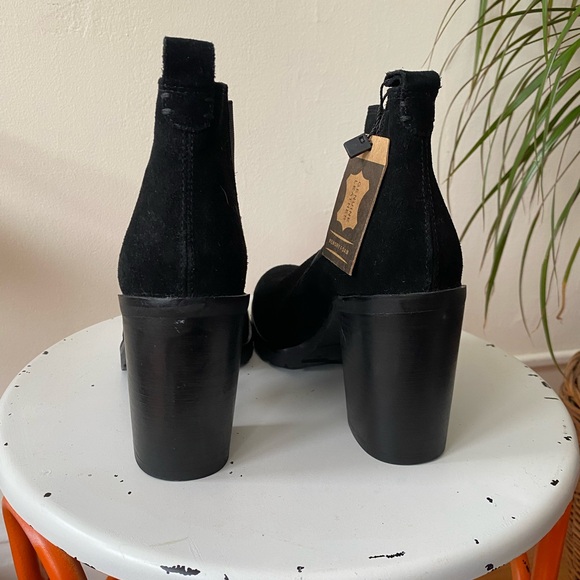 NWT Crevo Black Ankle Heeled Booties Size 7.5 - Picture 2 of 9